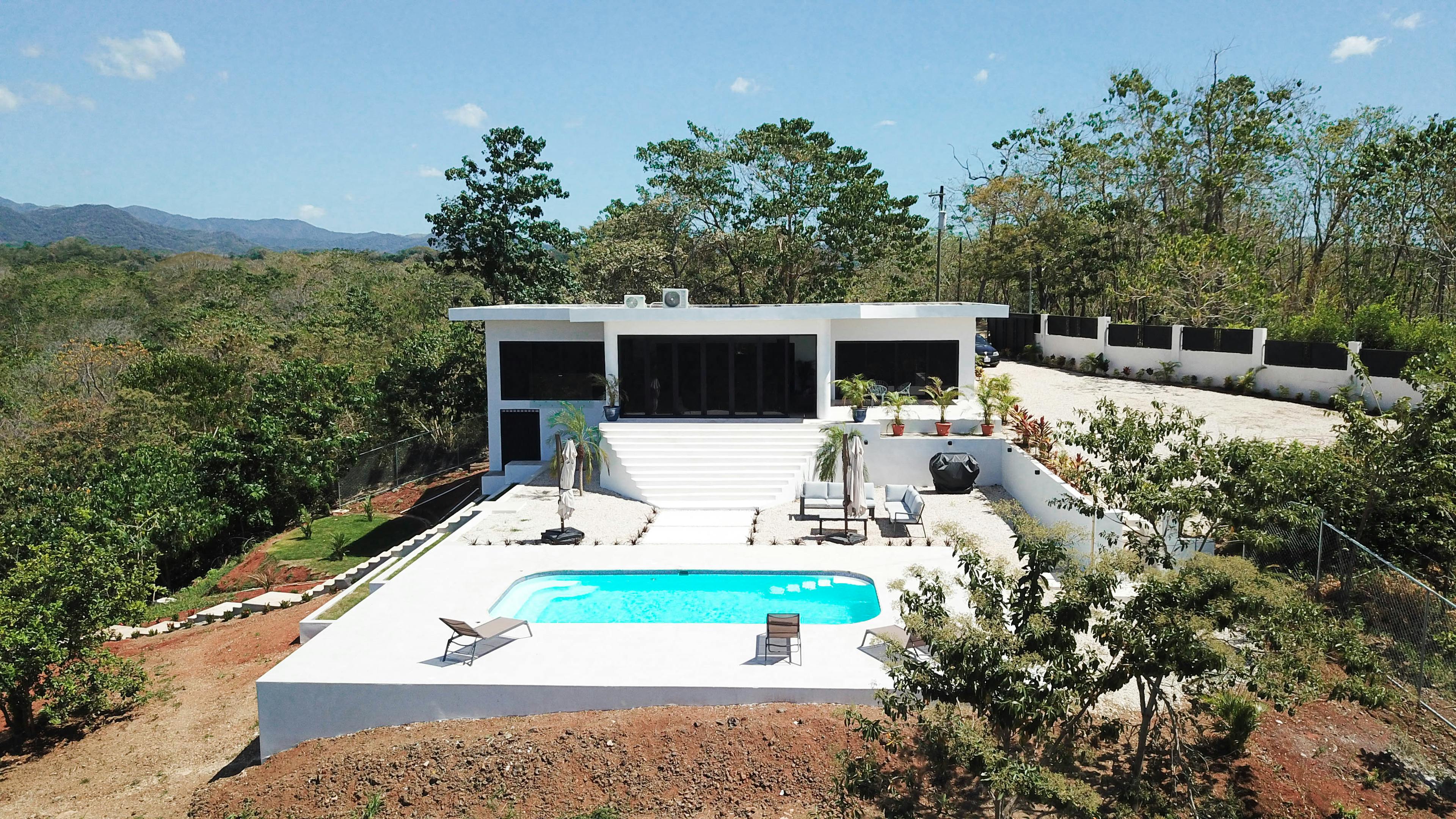 Beautiful House with stunning 180º Ocean and Mountain Views with 2 casitas. - This is a potential ocean view property 